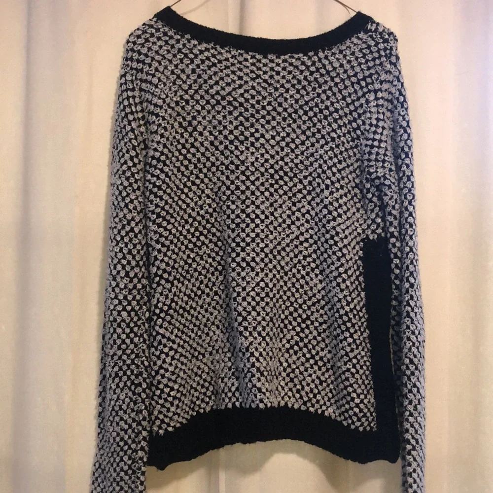 LAMade Black and White Sweater, size Large